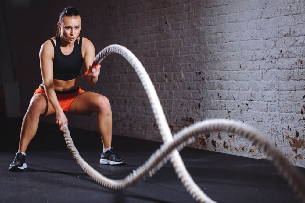 Battle rope : bienfaits, muscles sollicités et exercices de la corde ondulatoire